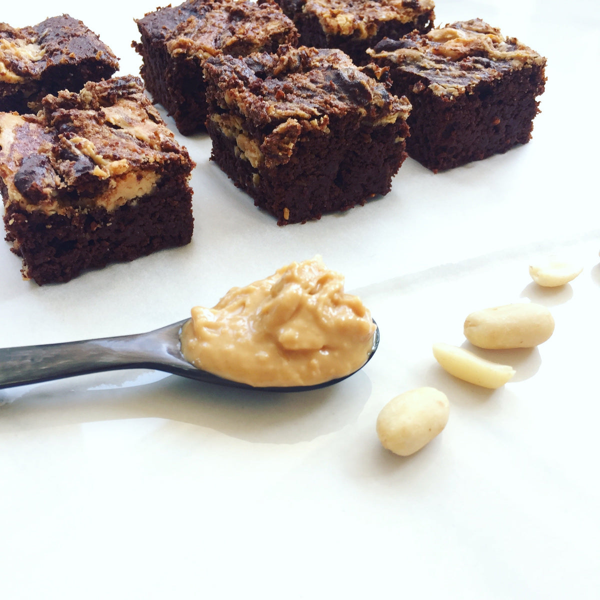 Sundere chokoladekage med peanutbuttertopping