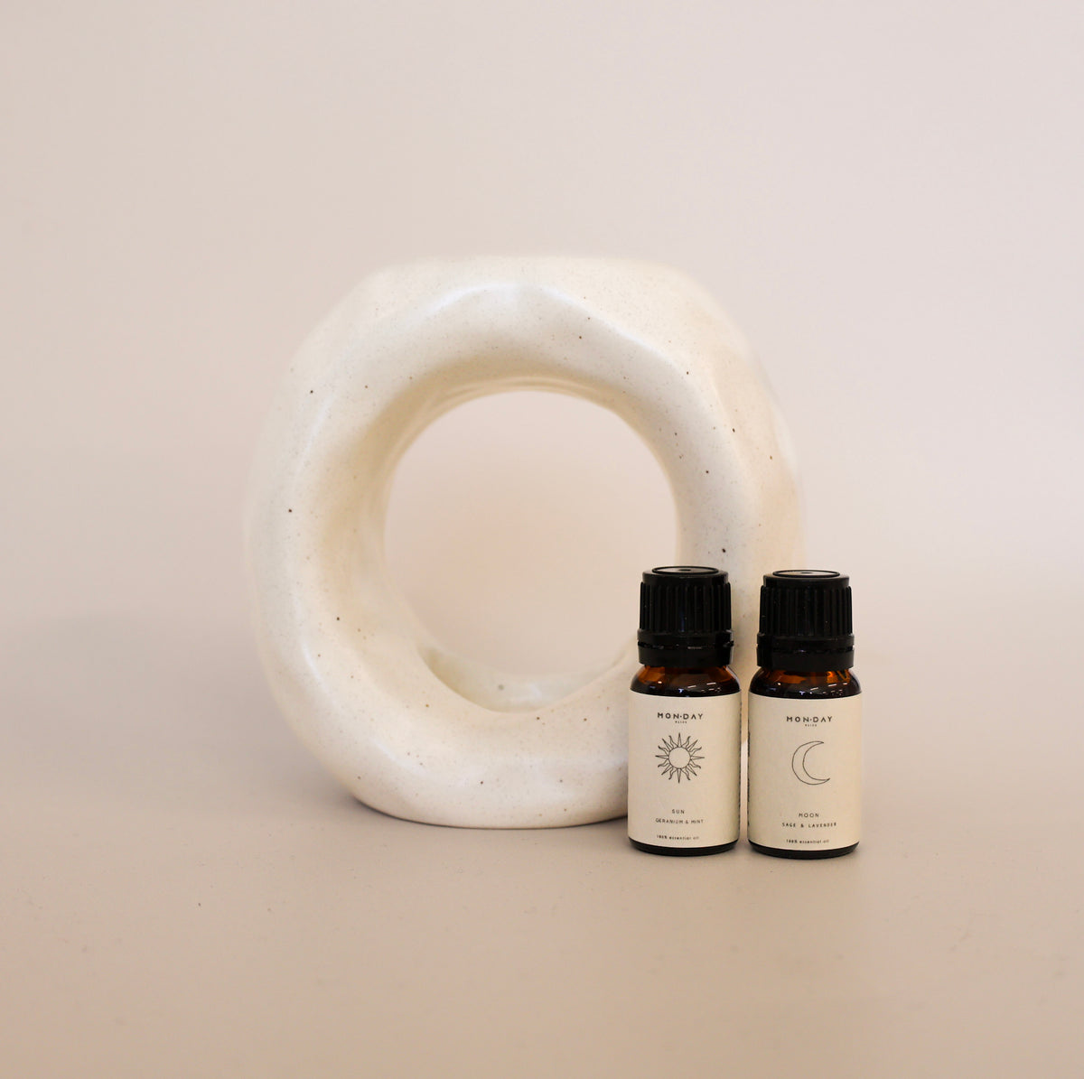 Pakketilbud MonDay Bliss Aromasæt med aromalampe og æteriske olier