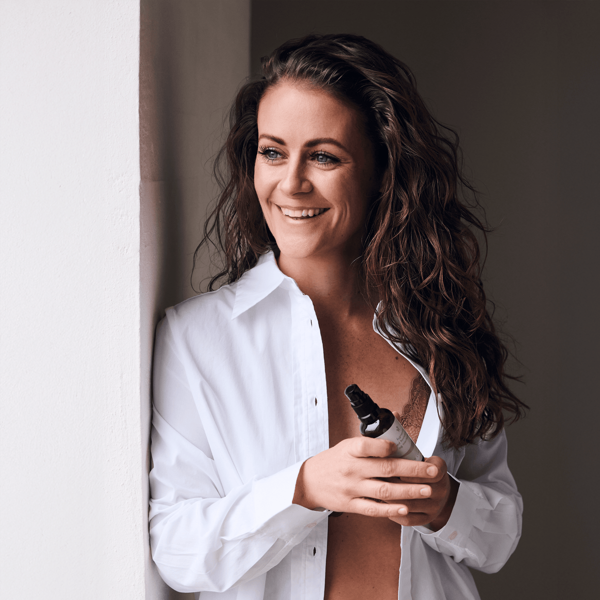 Tina Lykkegaard med REN LYKKE fugtserum